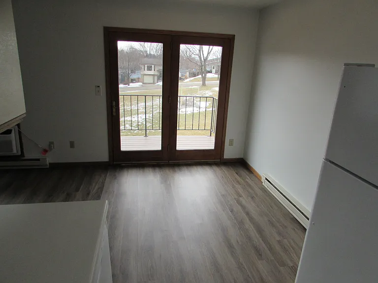 122-130 Maple Ct — Photo 8