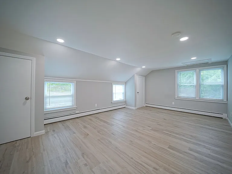 16 Brook St — Photo 47