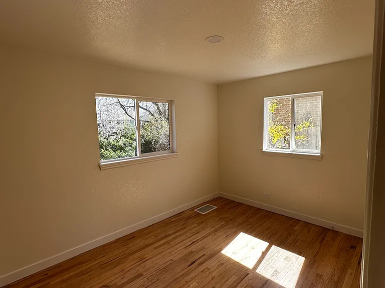 1325 Lansing St — Photo 5