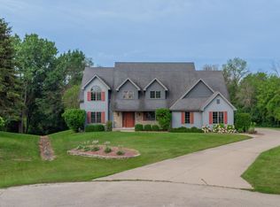 W2886 Oakridge Dr, Appleton, WI 54915