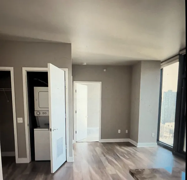 11 W Grand Ave — Photo 10