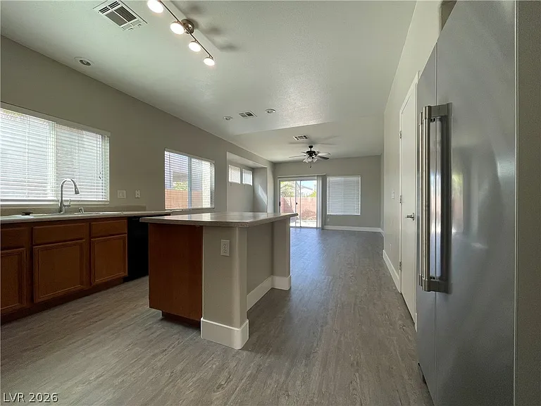 6413 Sierra Sands St — Photo 8