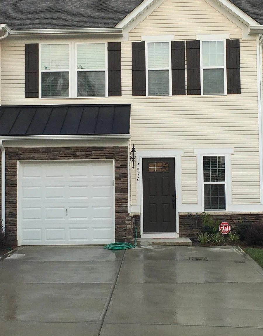 3 bed, 2.5 bath, 1517 sqft, $1,995 — Photo 1