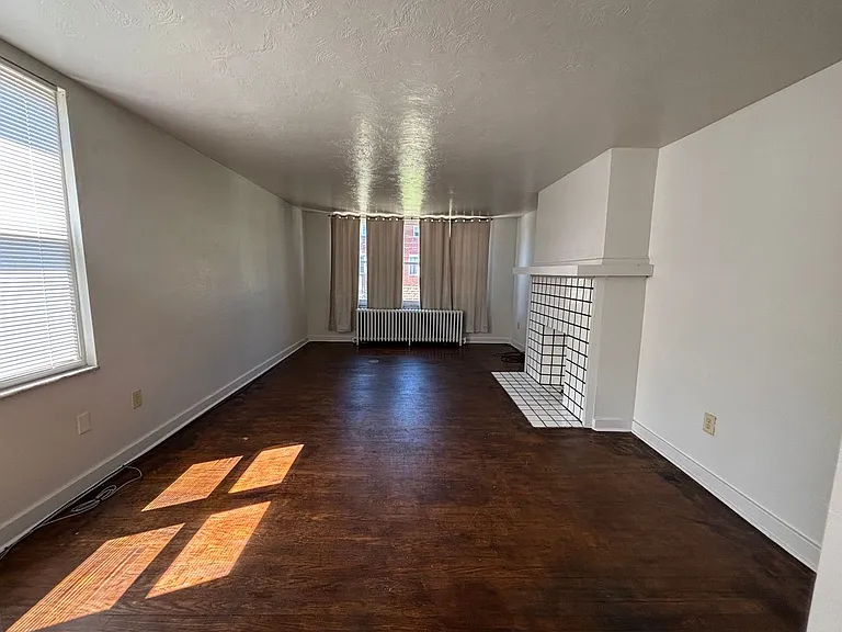 1300 Kelton Ave — Photo 13