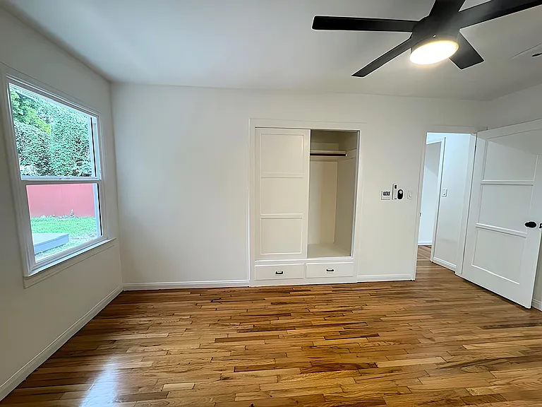 2416 Boone Ave — Photo 12