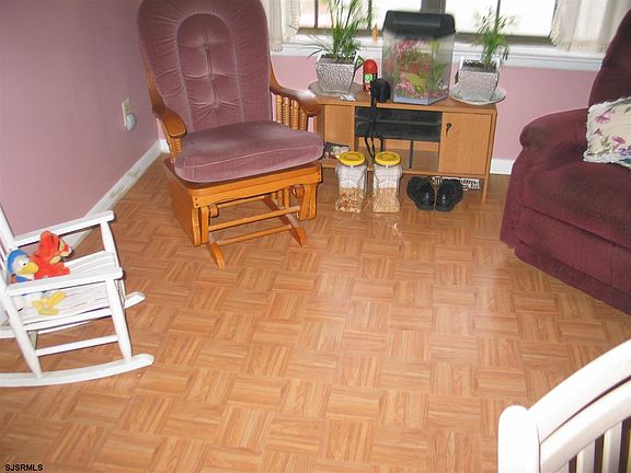 3rd image of 425 Dennis Dr