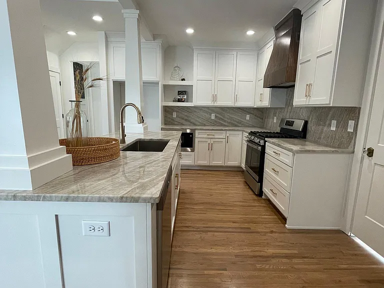 1402 N Main St — Photo 11