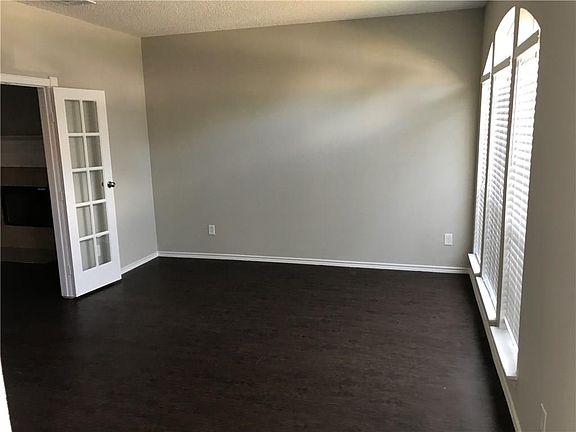 2nd image of 4617 Lincolnshire Dr