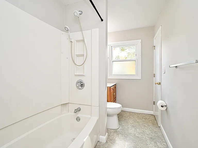 647 Bellaire Ct — Photo 26