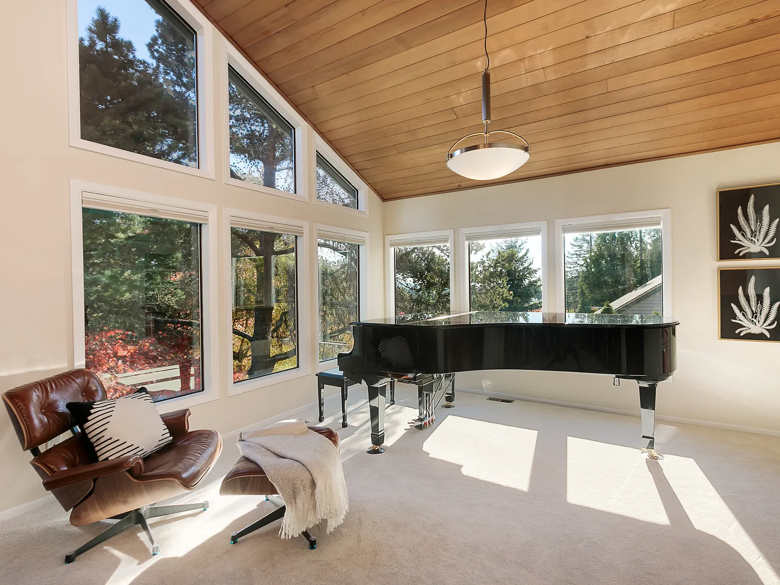 4 bed, 3276 sqft, $4,650 — Photo 1