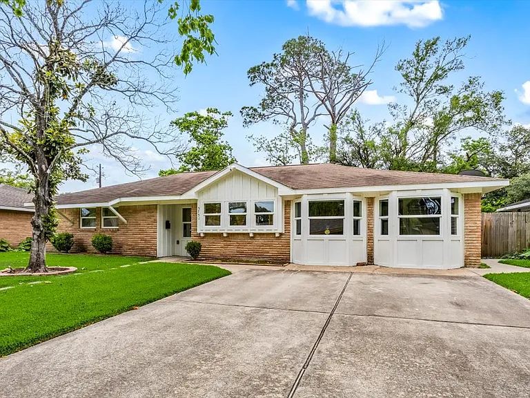 5751 Firenza Dr — Photo 44