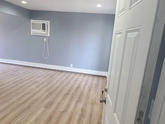 5th image of 131 Michel Ave Floor 1