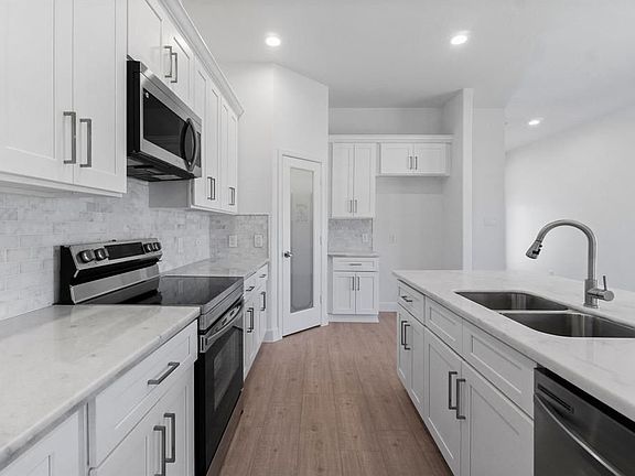 4th image of 148 Bending Oaks Ln