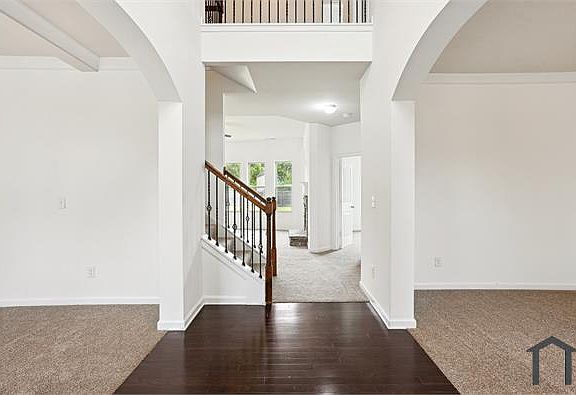 4th image of 90 Oakwood Dr