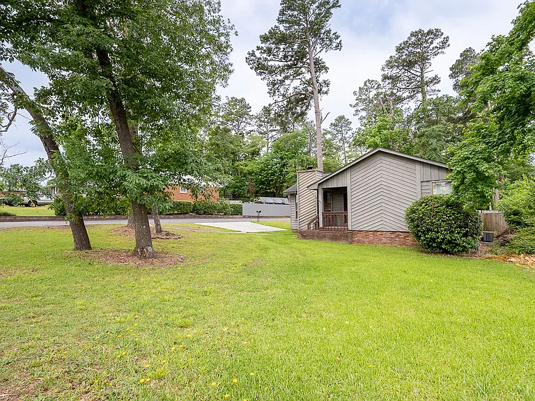 3101 Village West Dr — Photo 2