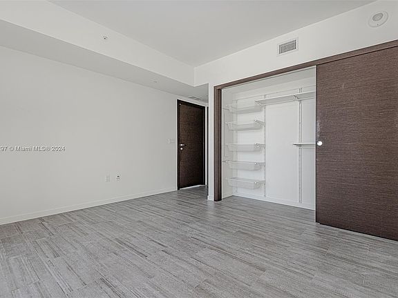 4th image of 1000 Brickell Plz #2804