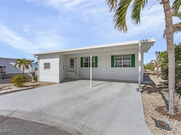3121 Skipper Ln, Saint James City, FL 33956