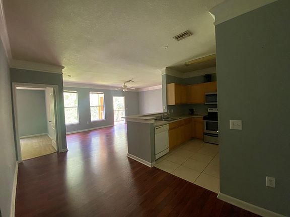 5th image of 8818 Villa View Cir Unit 307