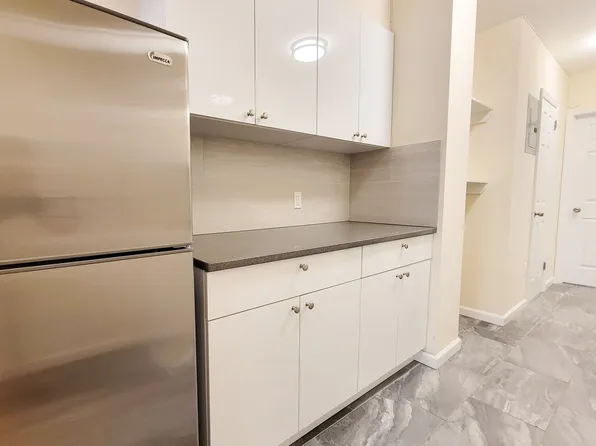 239 East 51st Street image 5 of 8