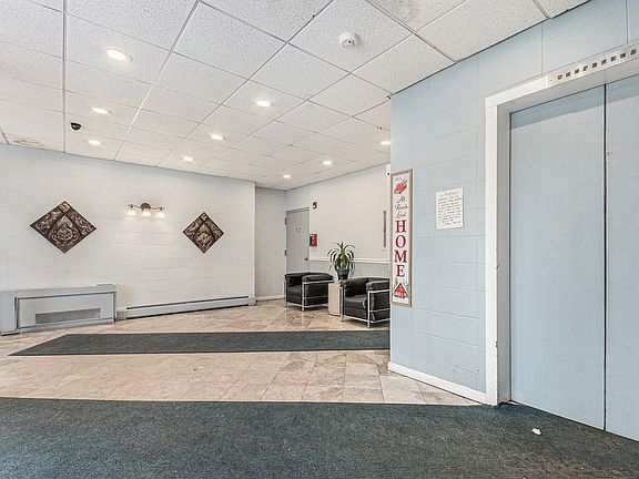 3rd image of 1043 S York Rd APT 202