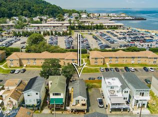 33 Gravelly Point Rd, Highlands, NJ 07732