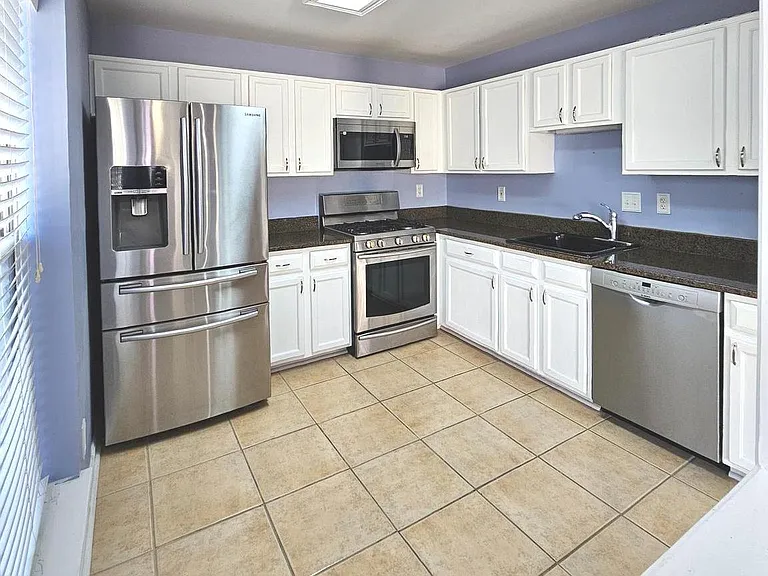 8202 Catbird Cir #202 — Photo 10