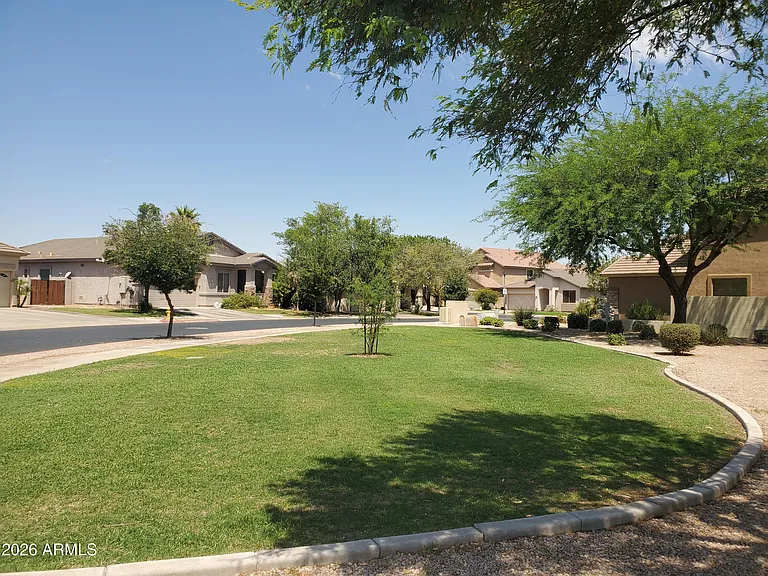 2430 E Darrel Rd — Photo 63