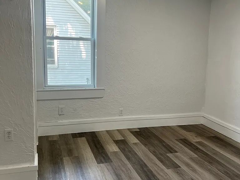 72 Charlotte St #2 — Photo 6