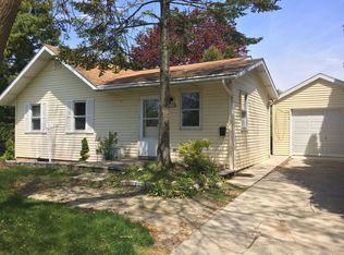 1106 Flambeau St, Manitowoc, WI 54220