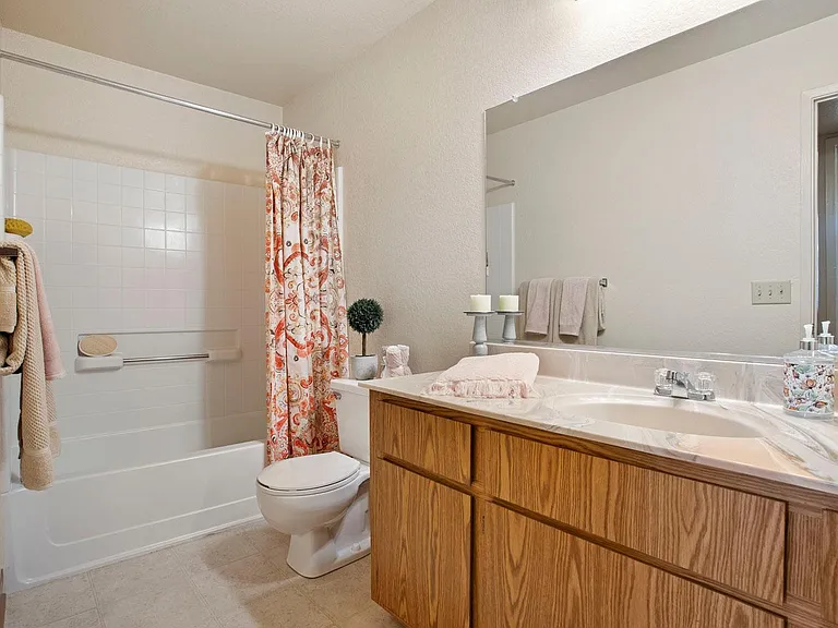 2 Bedroom 2 Bath Downstairs (Classic)