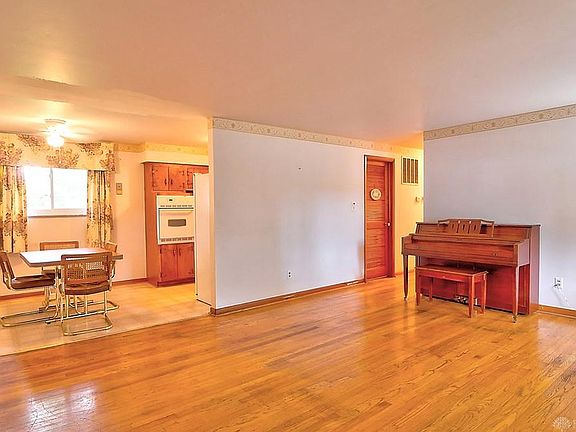 5th image of 759 Hillcrest Ave