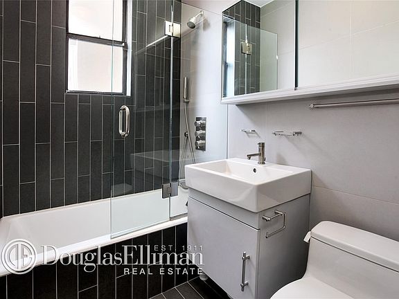 4th image of 150 E 93rd St APT 5C