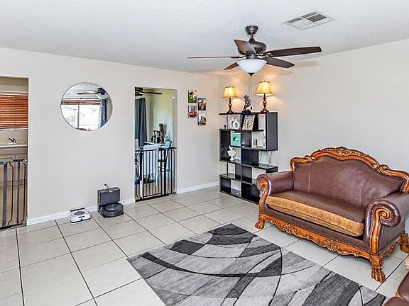 3rd image of 2829 W 31st St