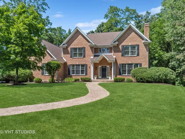 51 Whitetail Ln, Barrington, IL 60010