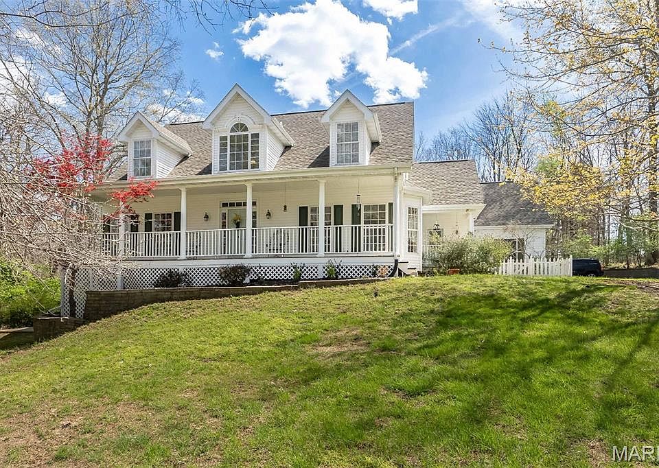1st image of 136 Crescent Bluff Dr
