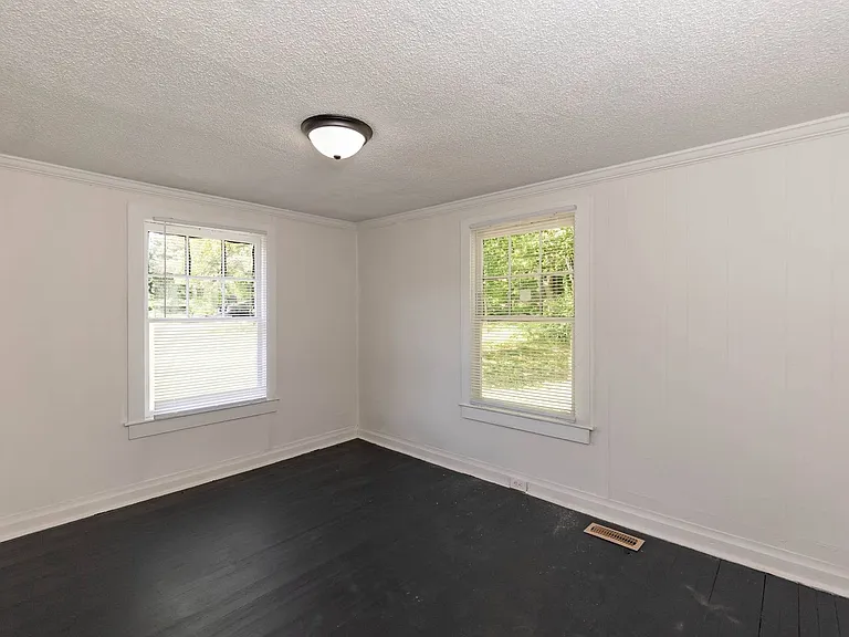 930 Elm St — Photo 25
