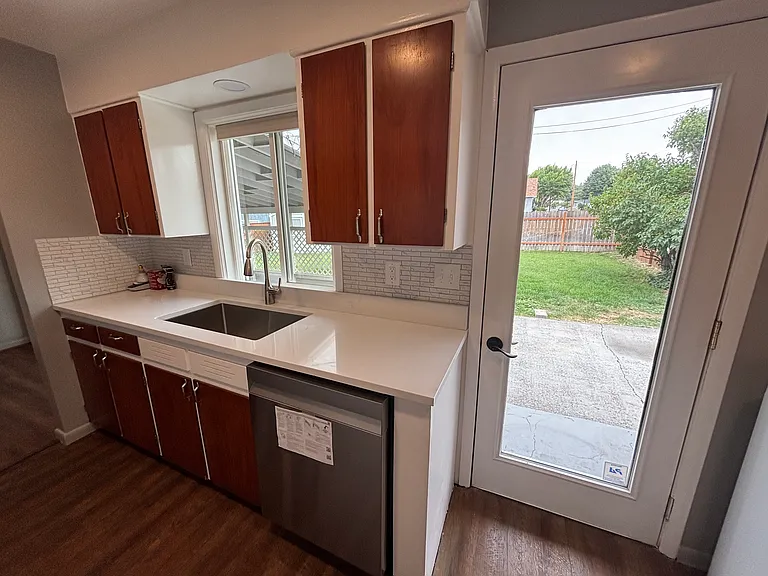 1216 Quinton St — Photo 11