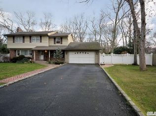 58 Woodhollow Rd, Great River, NY 11739