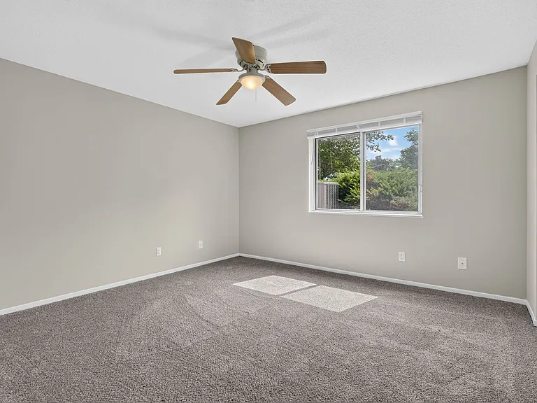 Hollow Hills Apartments — Photo 51