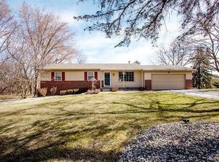 26300 Holly Hill Dr, Farmington Hills, MI 48334