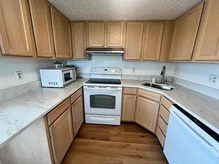 4600 W Brigantine Ave #305 — Photo 7