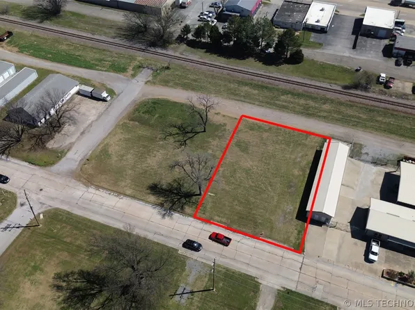 205 S Taylor St, Pryor, OK 74361