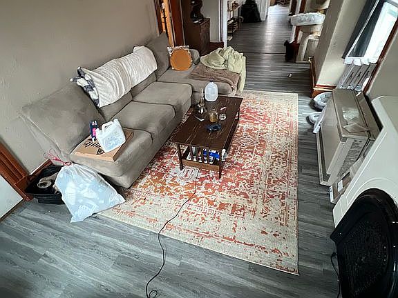 3rd image of 12 E Sunnyside Way