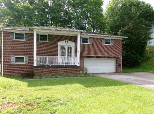 1105 Pinewood Dr, Beckley, WV 25801