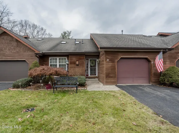 10 Tracey Court, Troy, NY 12180