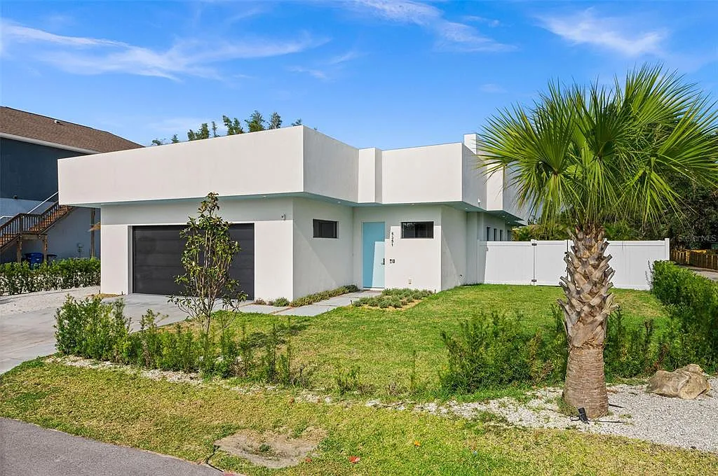 3 bed, 2.0 bath, 1831 sqft, $5,000 — Photo 1