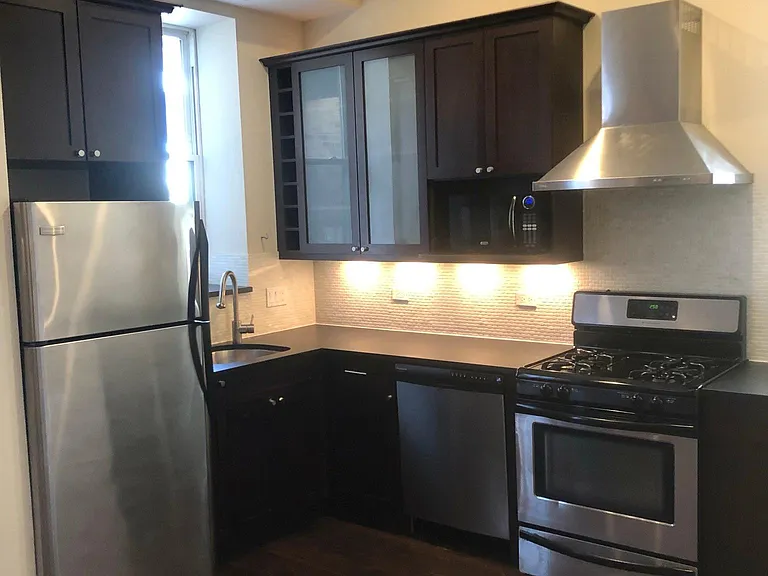 1432 N Elk Grove Ave #2R — Photo 6