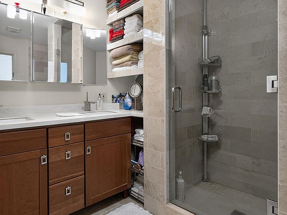 5th image of 22403 Maple Row St