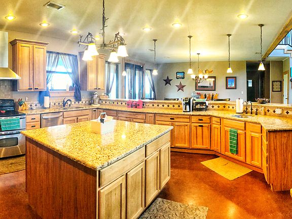 kitchen with 2 sinks