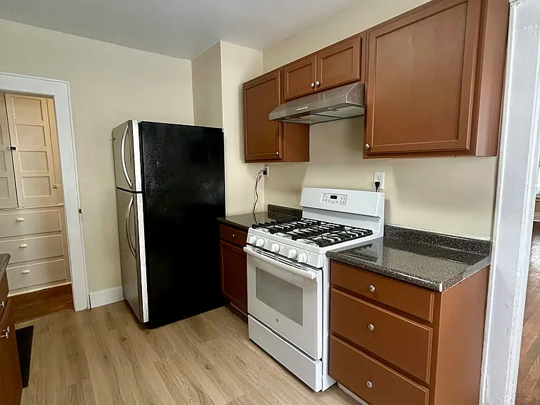 810 Seeley Rd #812 — Photo 3